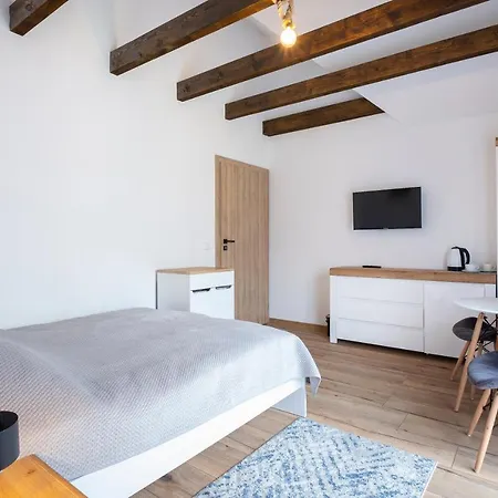 Nad Rzeka ホームステイ ウェバ